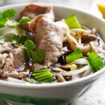Cách Nấu Phở Bò Tái Chín Ngon Chuẩn Miễn Bàn
