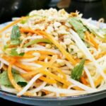 Nộm đu đủ cà rốt tôm thịt