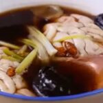 Óc lợn hầm thuốc bắc