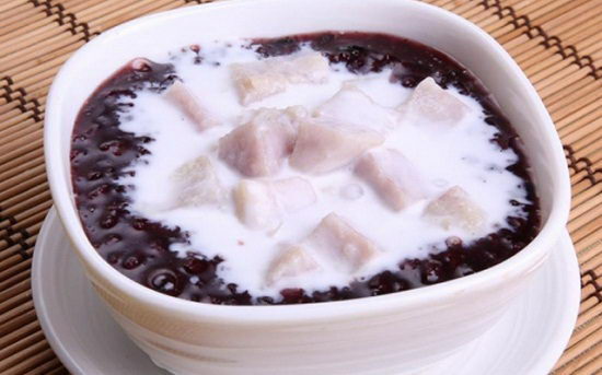 Chè nếp cẩm khoai sọ