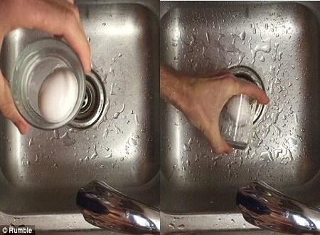 Mẹo bóc vỏ trứng luộc nhanh