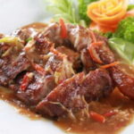 Thịt vịt chiên sốt me