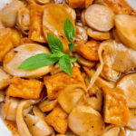 Nấm tươi xào đậu hũ chay